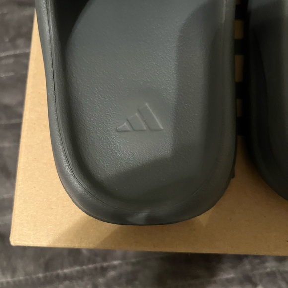 Slate Grey Yeezy Slides, Size 4 - Picture 3 of 12
